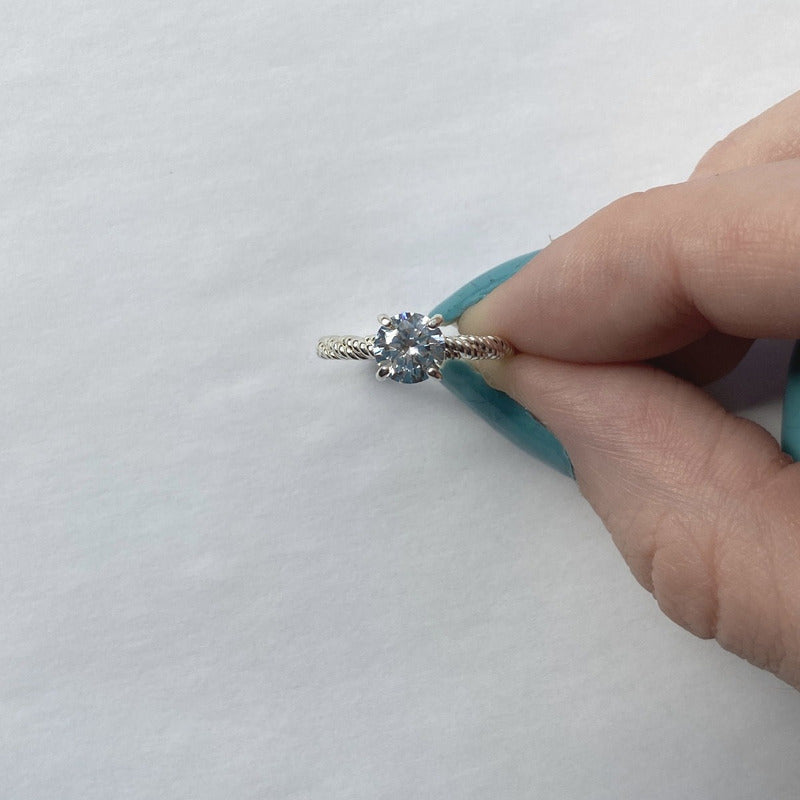 Anel Solitário Prata 925 Torcido Zirconia - Exclusivo