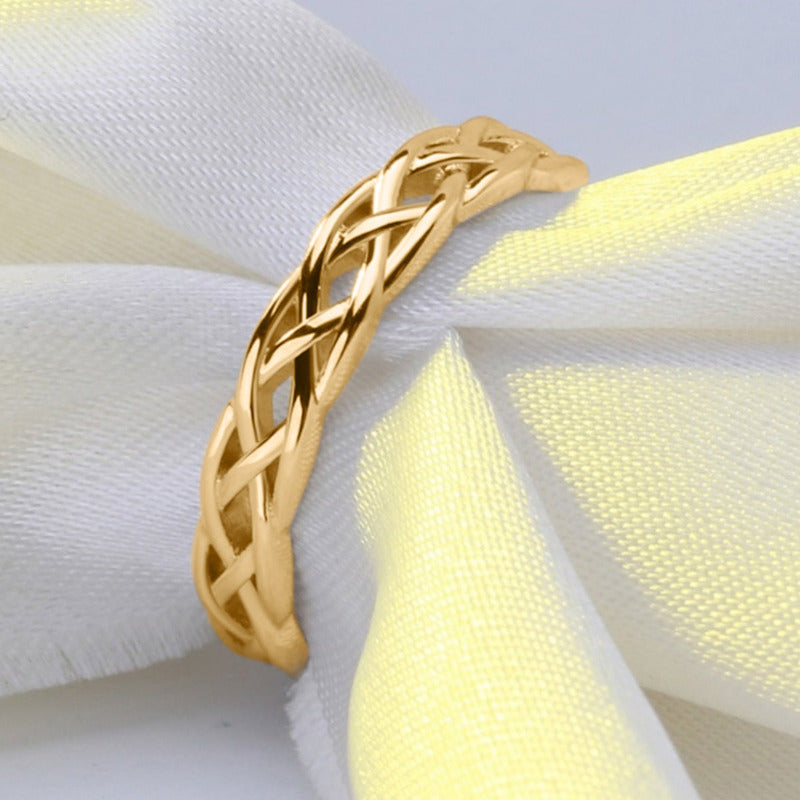 Anillo celta trenzado infinito de plata 925 bañado en oro de 18 quilates