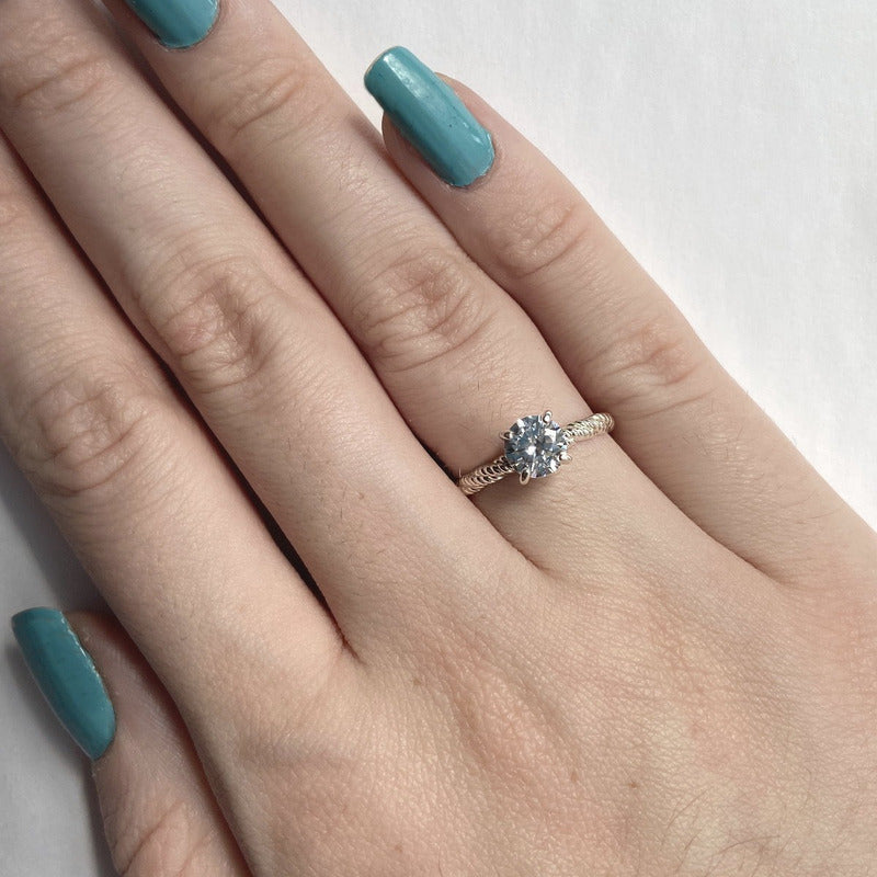 Anel Solitário Prata 925 Torcido Zirconia - Exclusivo