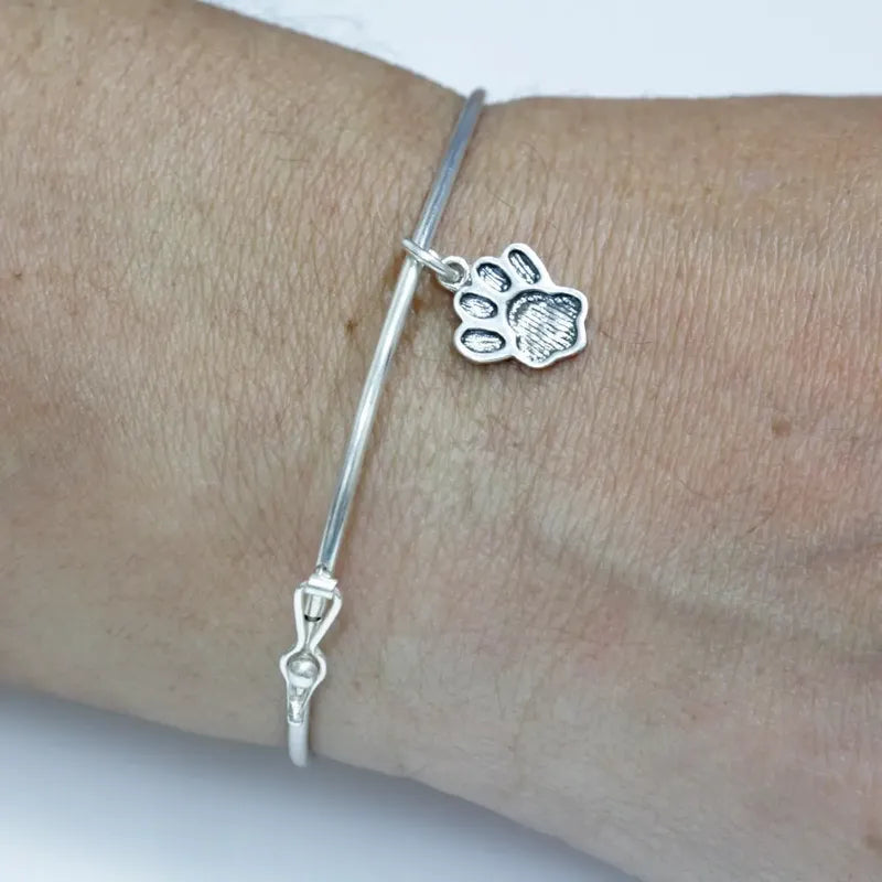 Pulseira Bracelete Rígido Prata 925 - Pingente Patinha 19 Cm