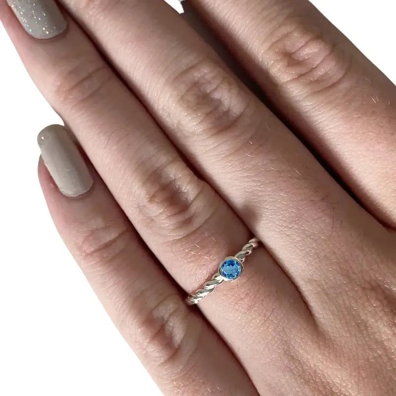 Anel Prata 925 Solitário Torcido Topázio Azul - Exclusivo