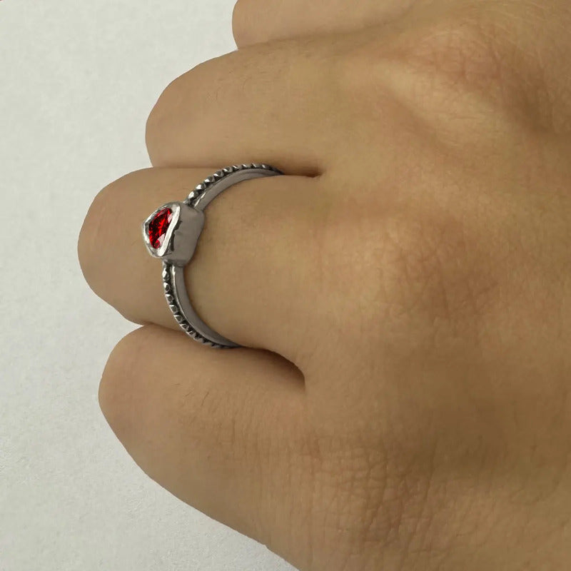 Anillo de granate solitario en forma de corazón en plata 925 - Exclusivo